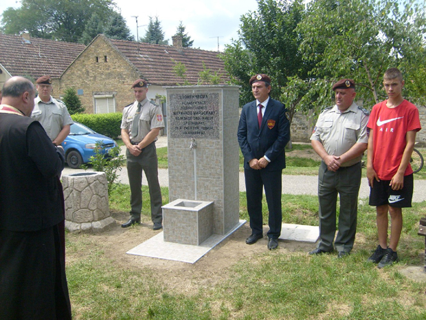 Када је сазнала да је погинуо, баки је пукло срце и сахрањени су у истом дану: Подигнута Спомен-чесма хероју са Кошара